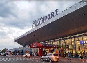 В аэропорту Кишинёва россиян подвергают унизительным процедурам