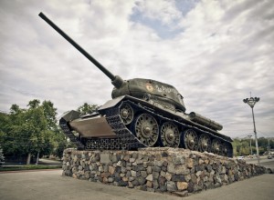 Памятник танк «Т-34» в центре Тирасполя