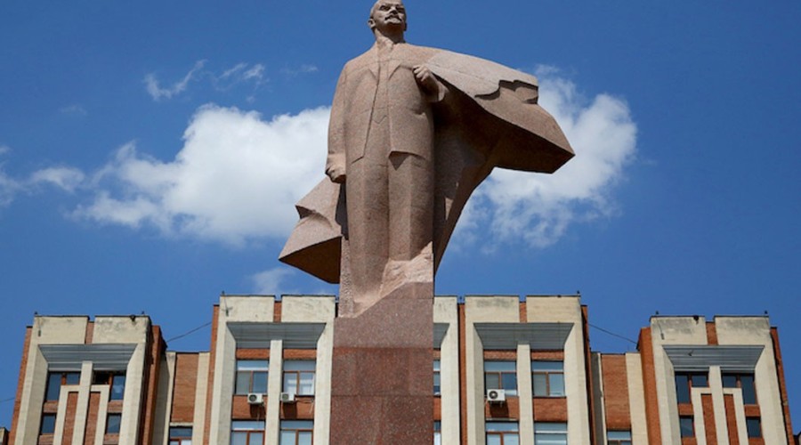 Памятник Ленину В. И. в центре города Тирасполь